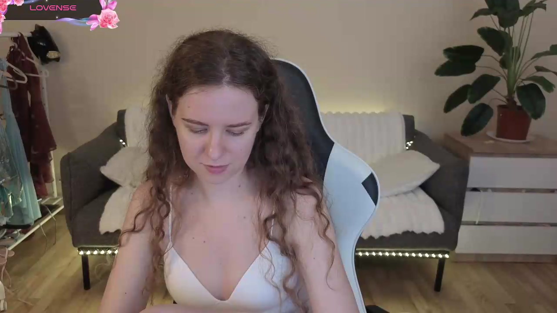 Gallery image thumbnail from BlueFlowerr's myfreecams stream on, 08/04/2026, 21:14 image 3 of 20
