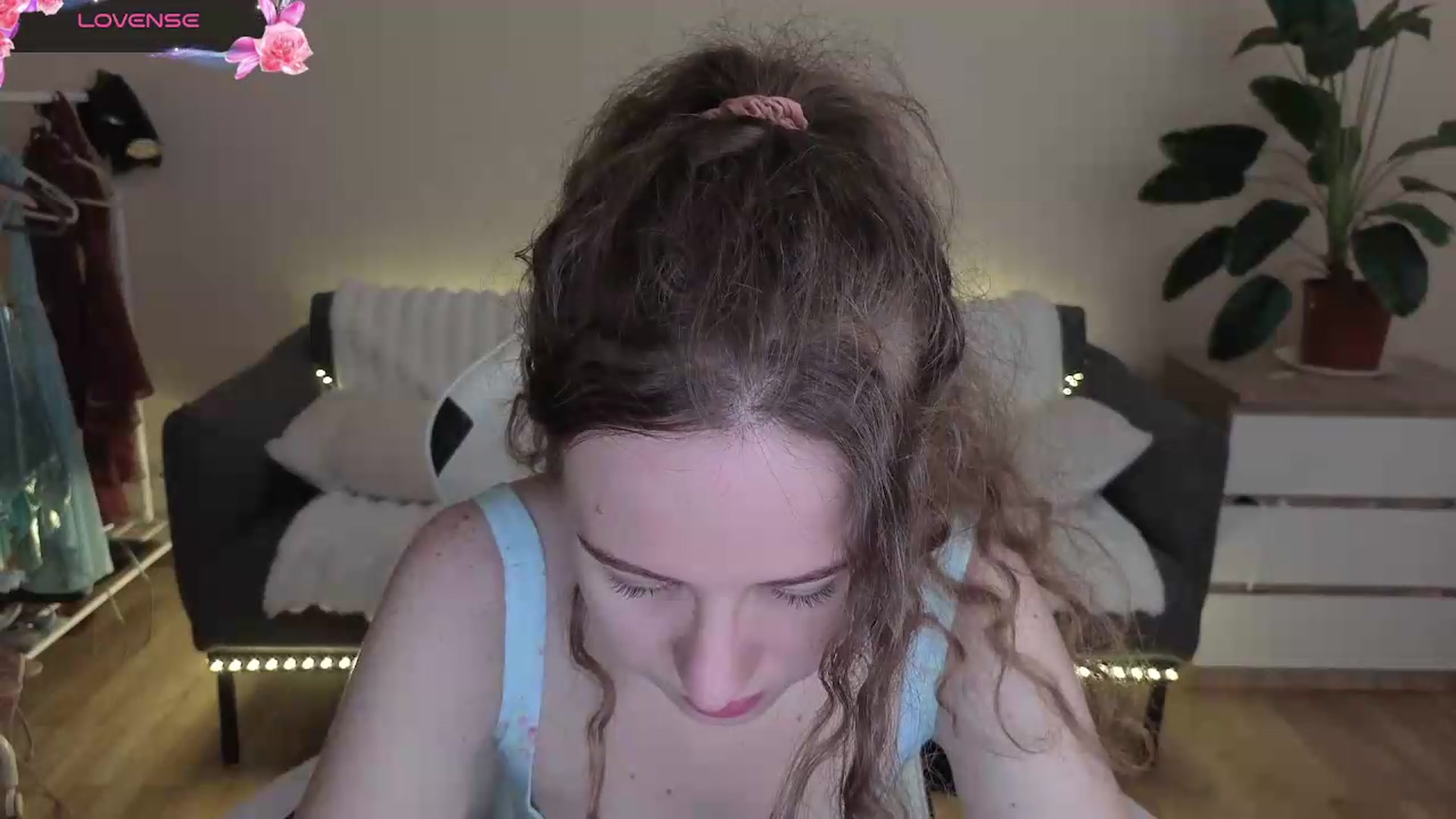 Gallery image thumbnail from BlueFlowerr's myfreecams stream on, 08/05/2026, 18:08 image 4 of 20