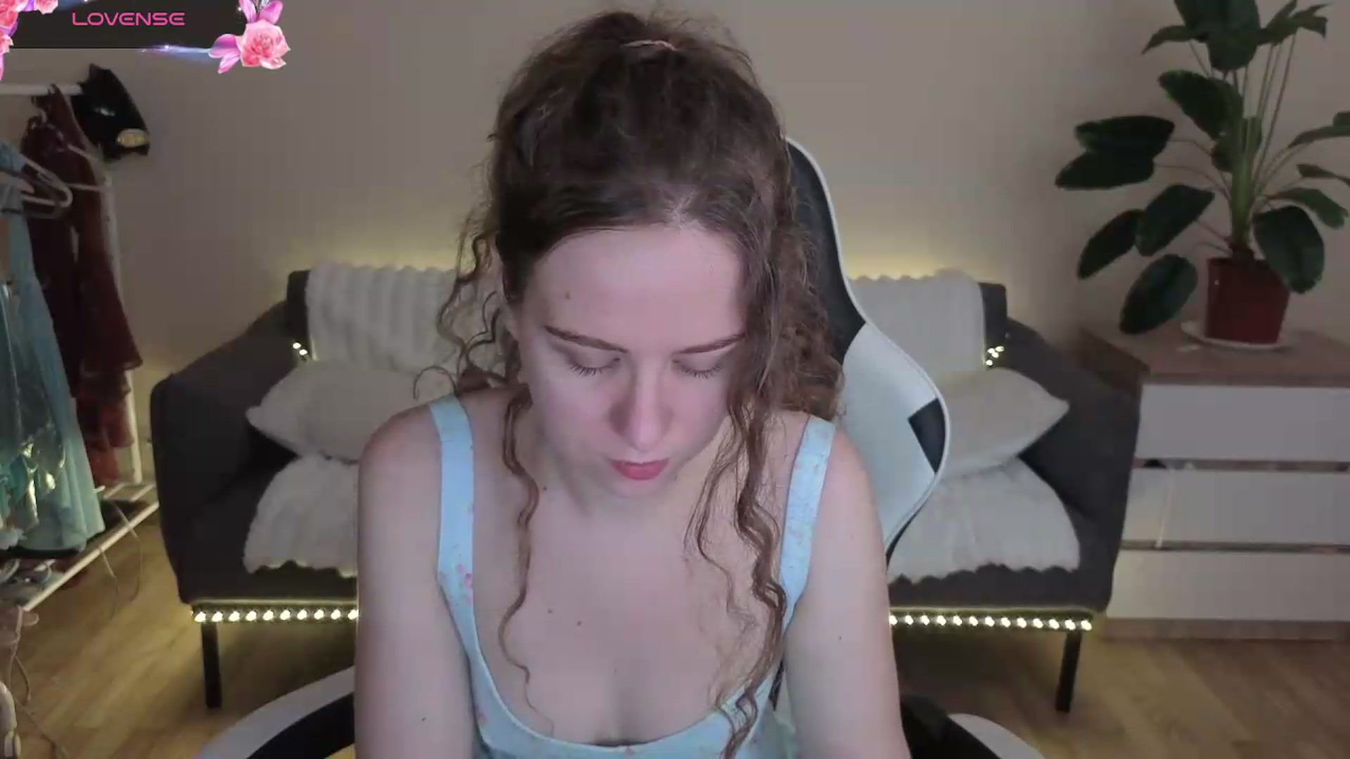 Gallery image thumbnail from BlueFlowerr's myfreecams stream on, 08/05/2026, 18:08 image 10 of 20