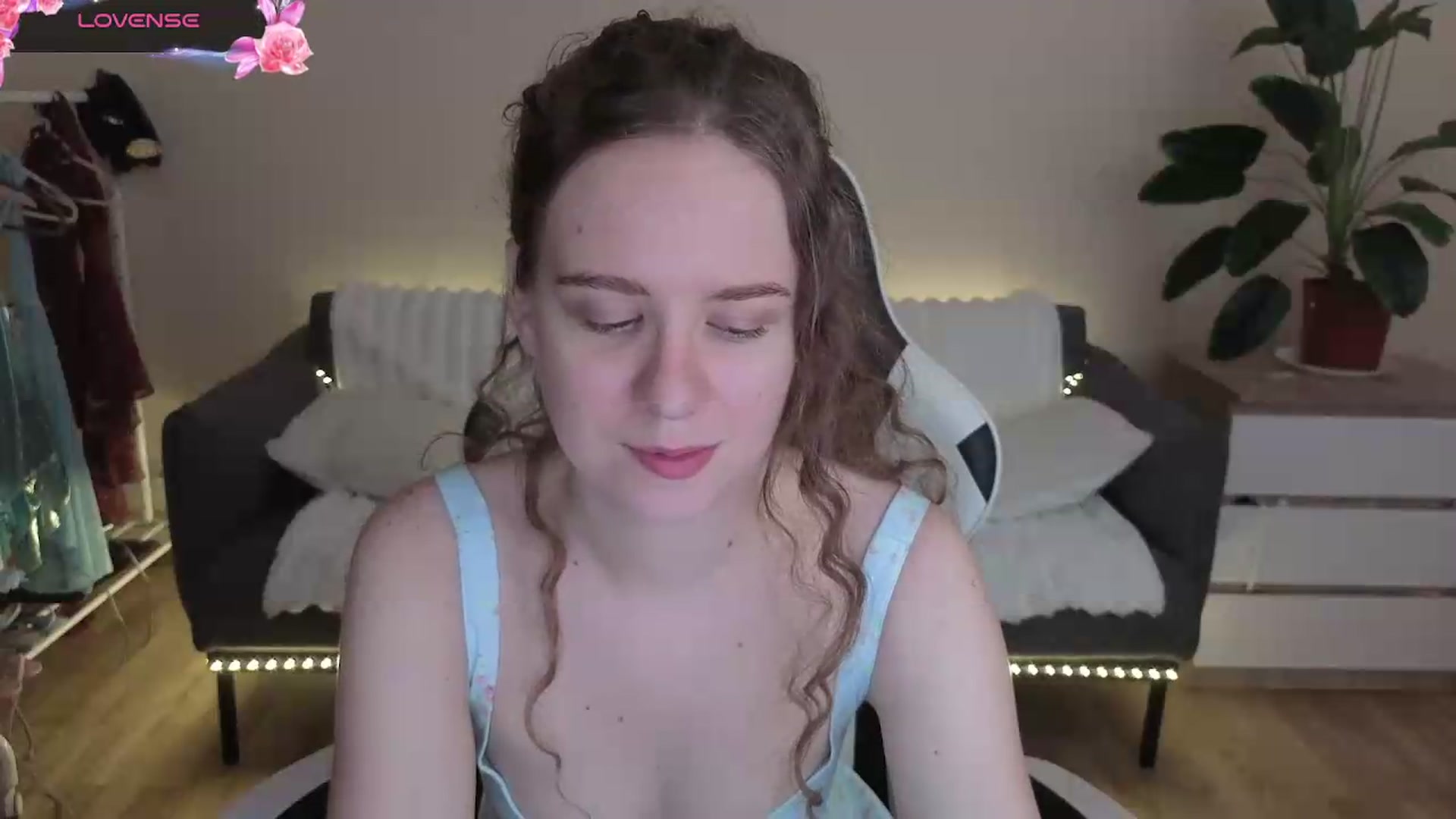 Gallery image thumbnail from BlueFlowerr's myfreecams stream on, 08/05/2026, 18:08 image 8 of 20