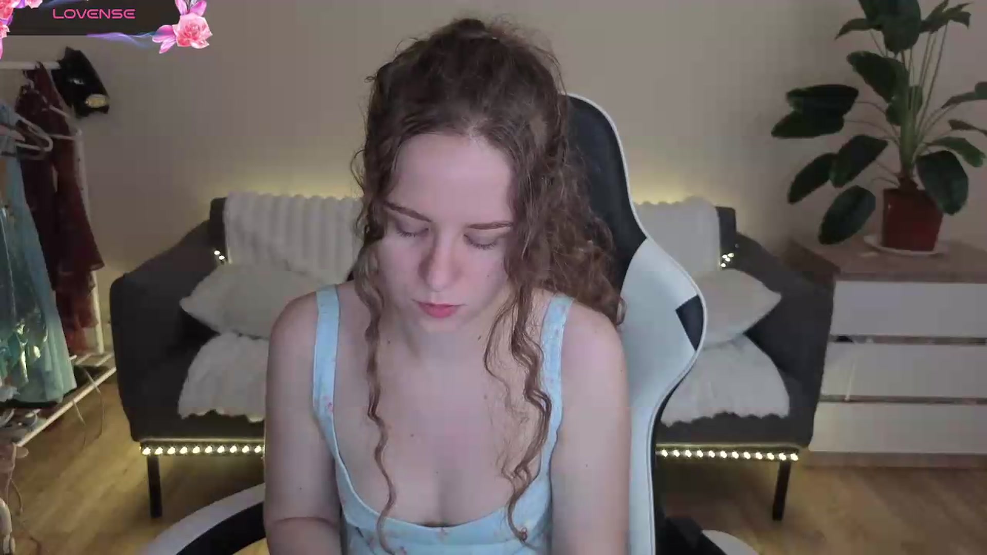 Gallery image thumbnail from BlueFlowerr's myfreecams stream on, 08/05/2026, 18:08 image 13 of 20