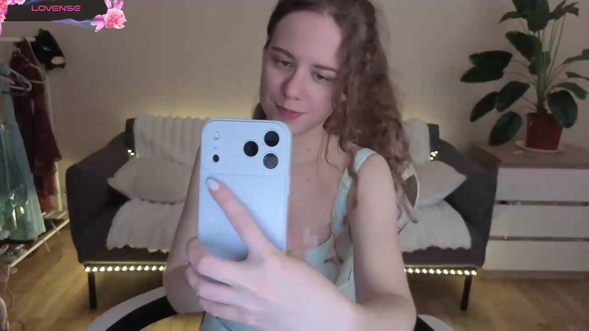 Gallery image thumbnail from BlueFlowerr's myfreecams stream on, 08/05/2026, 18:08 image 5 of 20