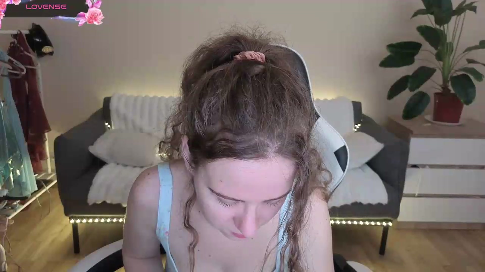 Gallery image thumbnail from BlueFlowerr's myfreecams stream on, 08/05/2026, 18:08 image 14 of 20