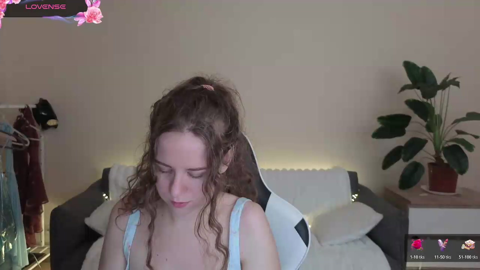 Gallery image thumbnail from BlueFlowerr's myfreecams stream on, 08/05/2026, 18:08 image 17 of 20