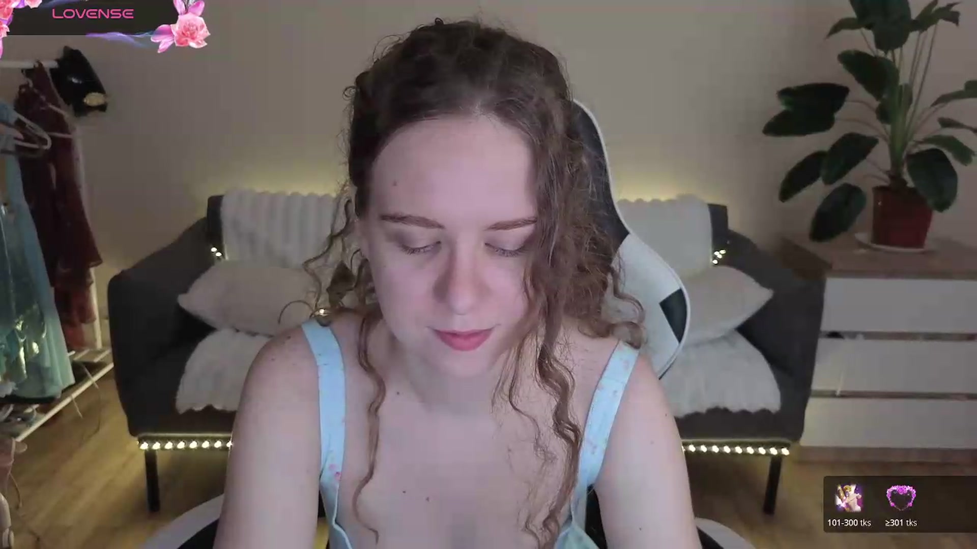 Gallery image thumbnail from BlueFlowerr's myfreecams stream on, 08/05/2026, 18:08 image 11 of 20