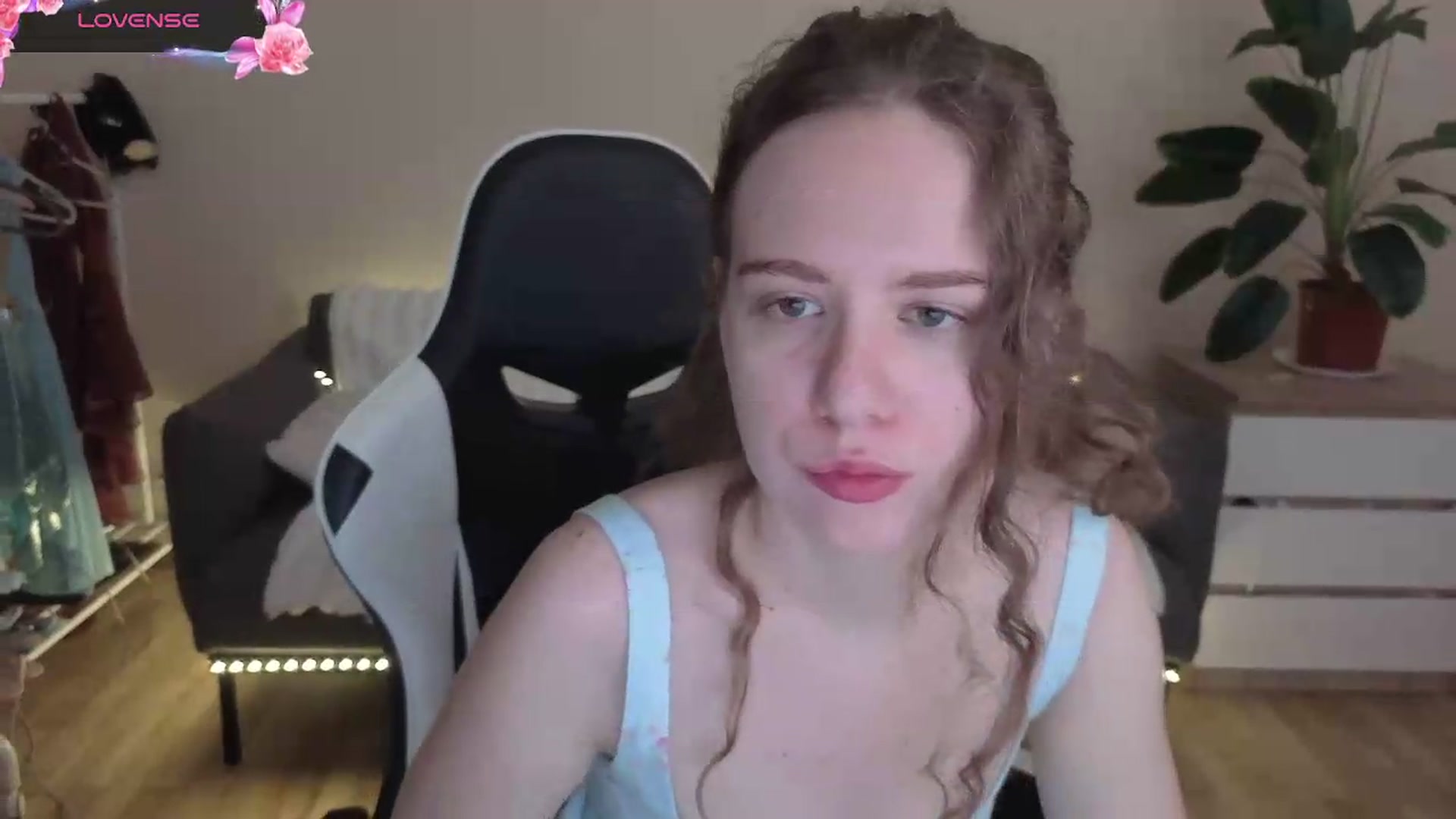Gallery image thumbnail from BlueFlowerr's myfreecams stream on, 08/05/2026, 18:08 image 2 of 20