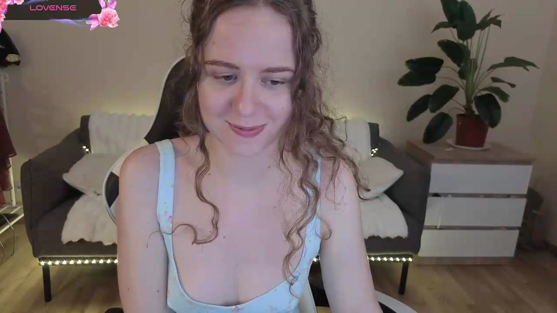 Gallery image thumbnail from BlueFlowerr's myfreecams stream on, 08/05/2026, 19:35 image 19 of 20