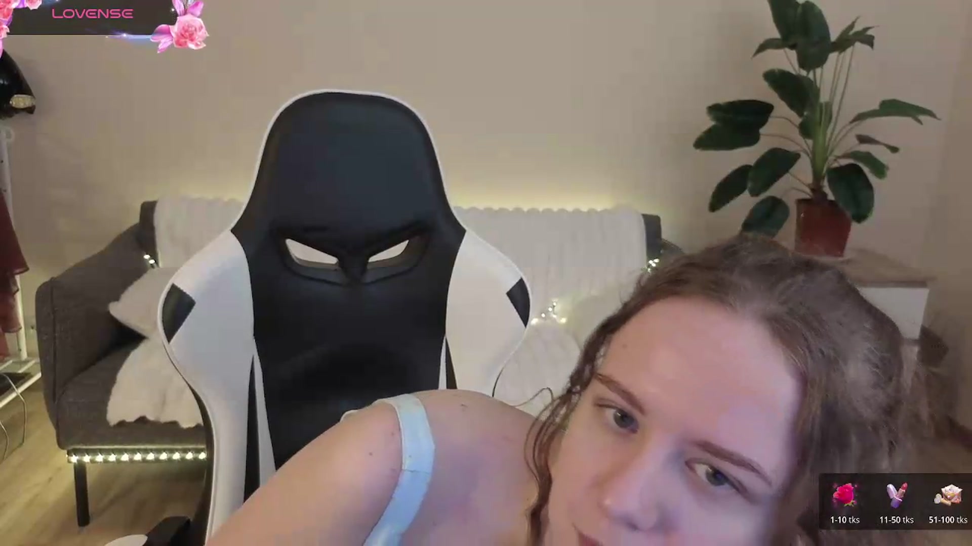 Gallery image thumbnail from BlueFlowerr's myfreecams stream on, 08/05/2026, 19:35 image 4 of 20