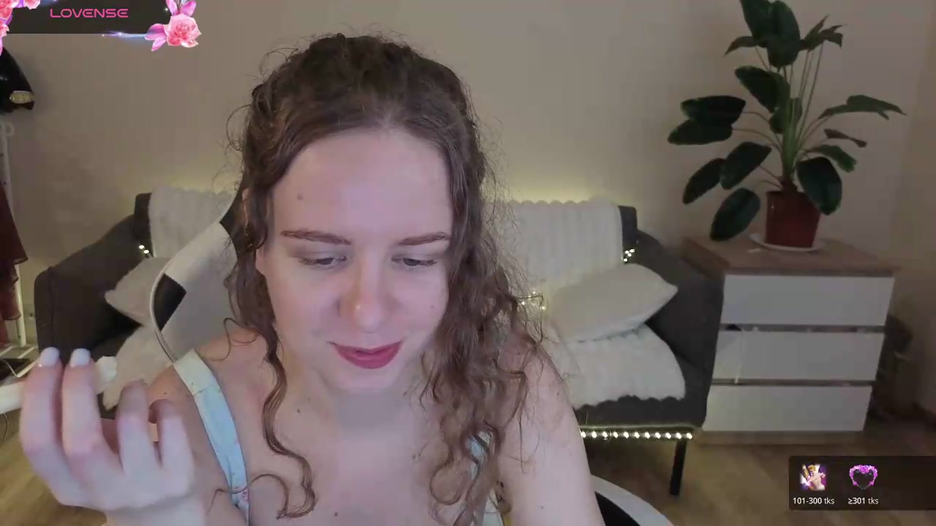 Gallery image thumbnail from BlueFlowerr's myfreecams stream on, 08/05/2026, 19:35 image 2 of 20
