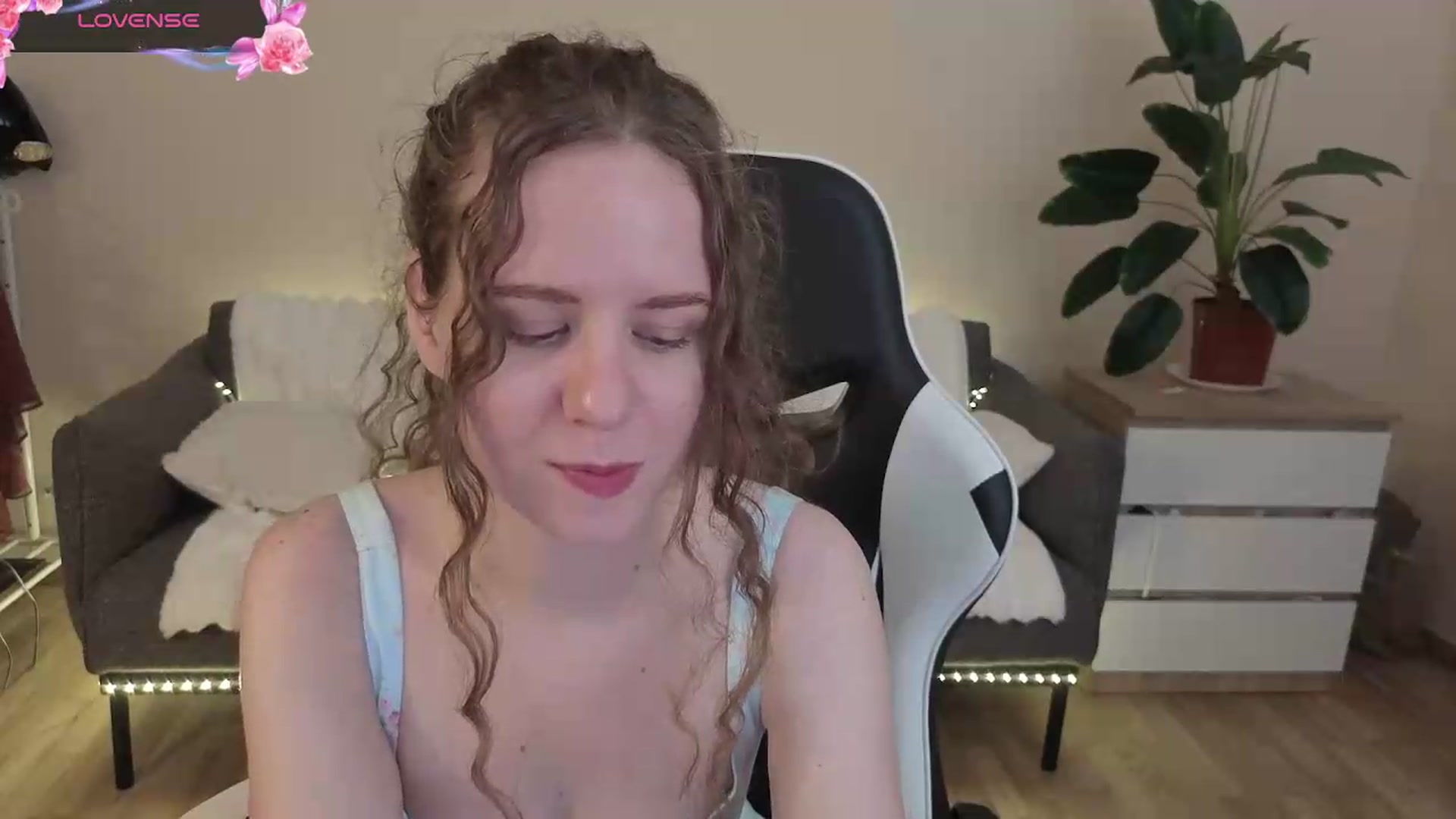 Gallery image thumbnail from BlueFlowerr's myfreecams stream on, 08/05/2026, 21:00 image 3 of 20