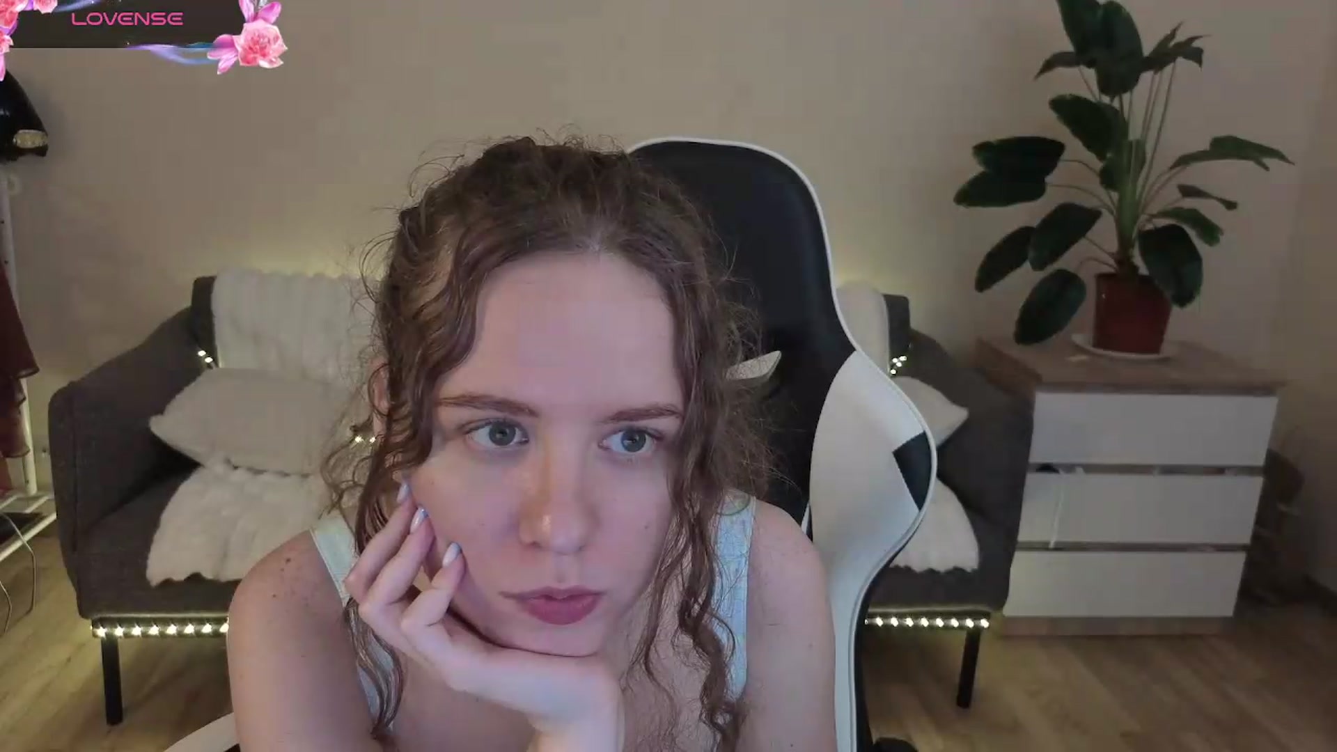 Gallery image thumbnail from BlueFlowerr's myfreecams stream on, 08/05/2026, 21:00 image 4 of 20