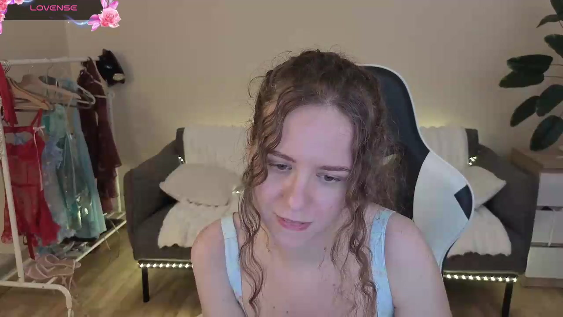 Gallery image thumbnail from BlueFlowerr's myfreecams stream on, 08/05/2026, 21:39 image 16 of 20