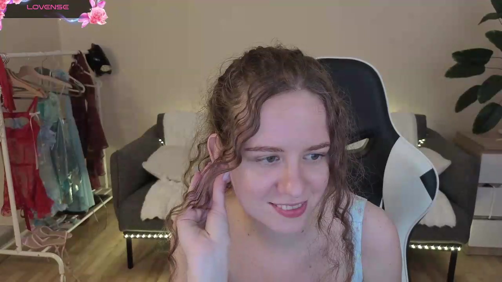 Gallery image thumbnail from BlueFlowerr's myfreecams stream on, 08/05/2026, 21:39 image 8 of 20