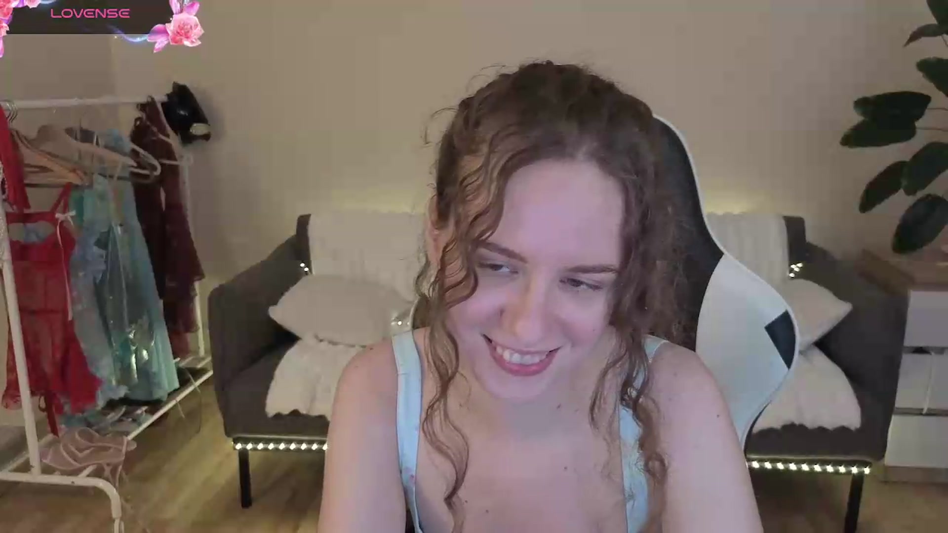 Gallery image thumbnail from BlueFlowerr's myfreecams stream on, 08/05/2026, 21:39 image 12 of 20