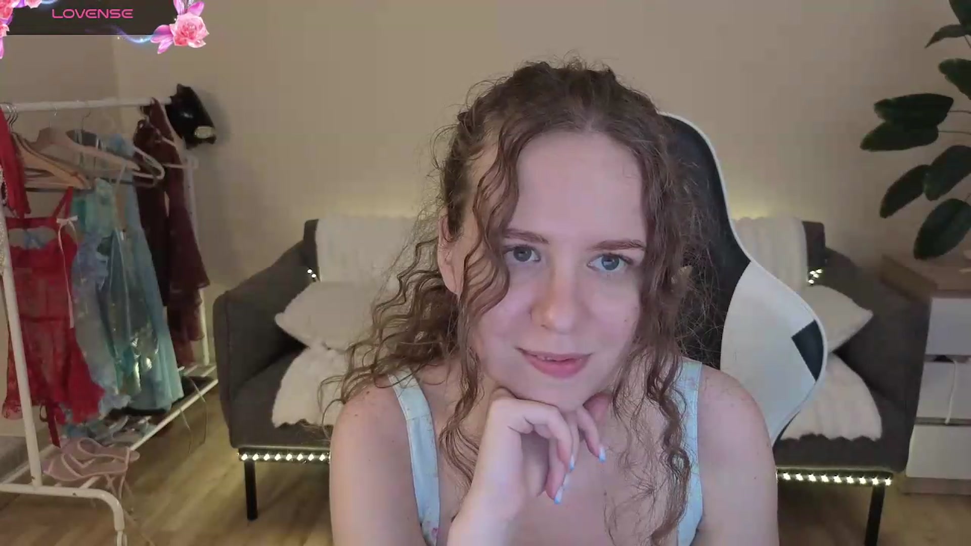 Gallery image thumbnail from BlueFlowerr's myfreecams stream on, 08/05/2026, 21:39 image 6 of 20