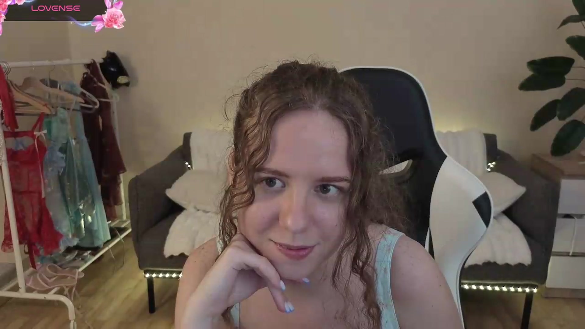 Gallery image thumbnail from BlueFlowerr's myfreecams stream on, 08/05/2026, 21:39 image 14 of 20