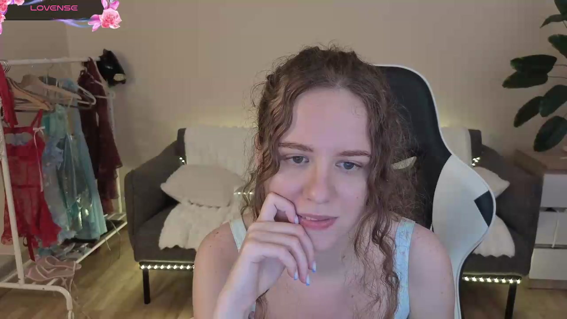 Gallery image thumbnail from BlueFlowerr's myfreecams stream on, 08/05/2026, 21:39 image 9 of 20