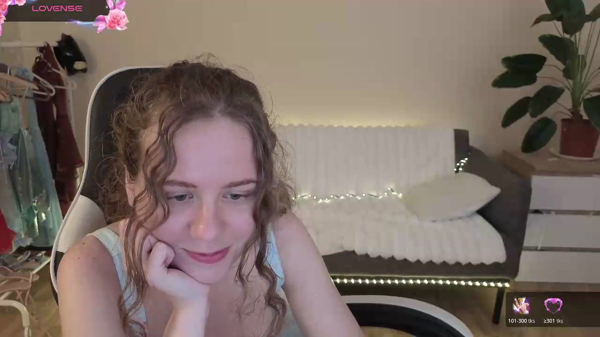 Gallery image thumbnail from BlueFlowerr's myfreecams stream on, 08/06/2026, 01:43 image 6 of 20
