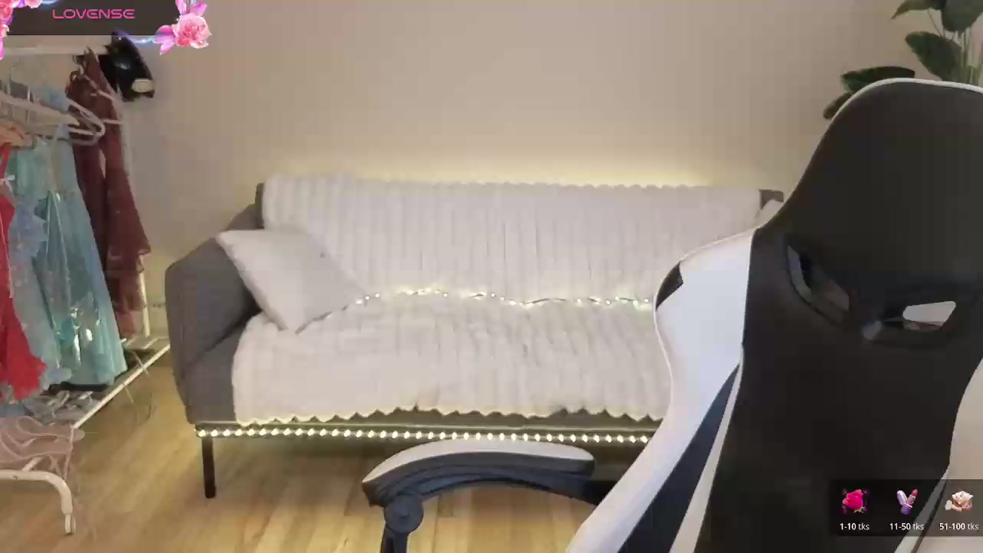 Gallery image thumbnail from BlueFlowerr's myfreecams stream on, 08/06/2026, 18:14 image 13 of 20
