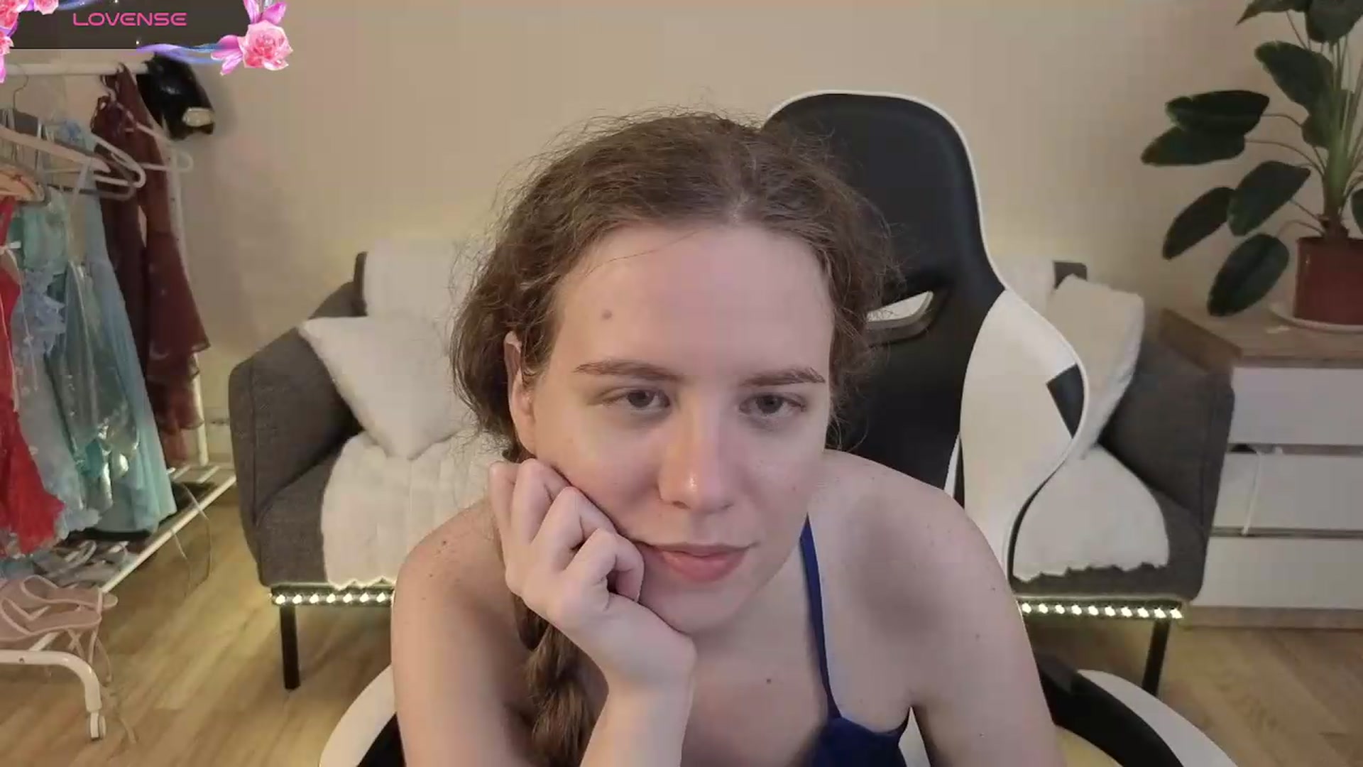 Gallery image thumbnail from BlueFlowerr's myfreecams stream on, 08/06/2026, 18:14 image 20 of 20
