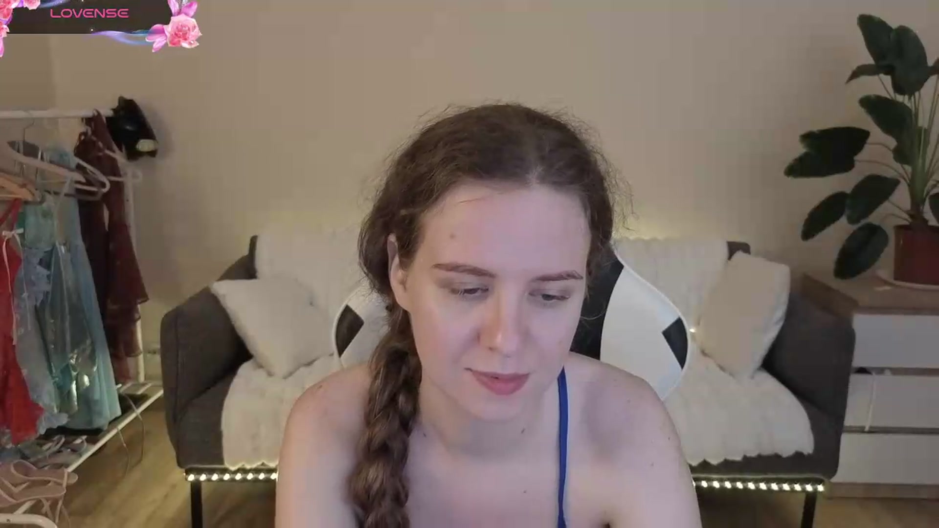 Gallery image thumbnail from BlueFlowerr's myfreecams stream on, 08/06/2026, 18:40 image 19 of 20