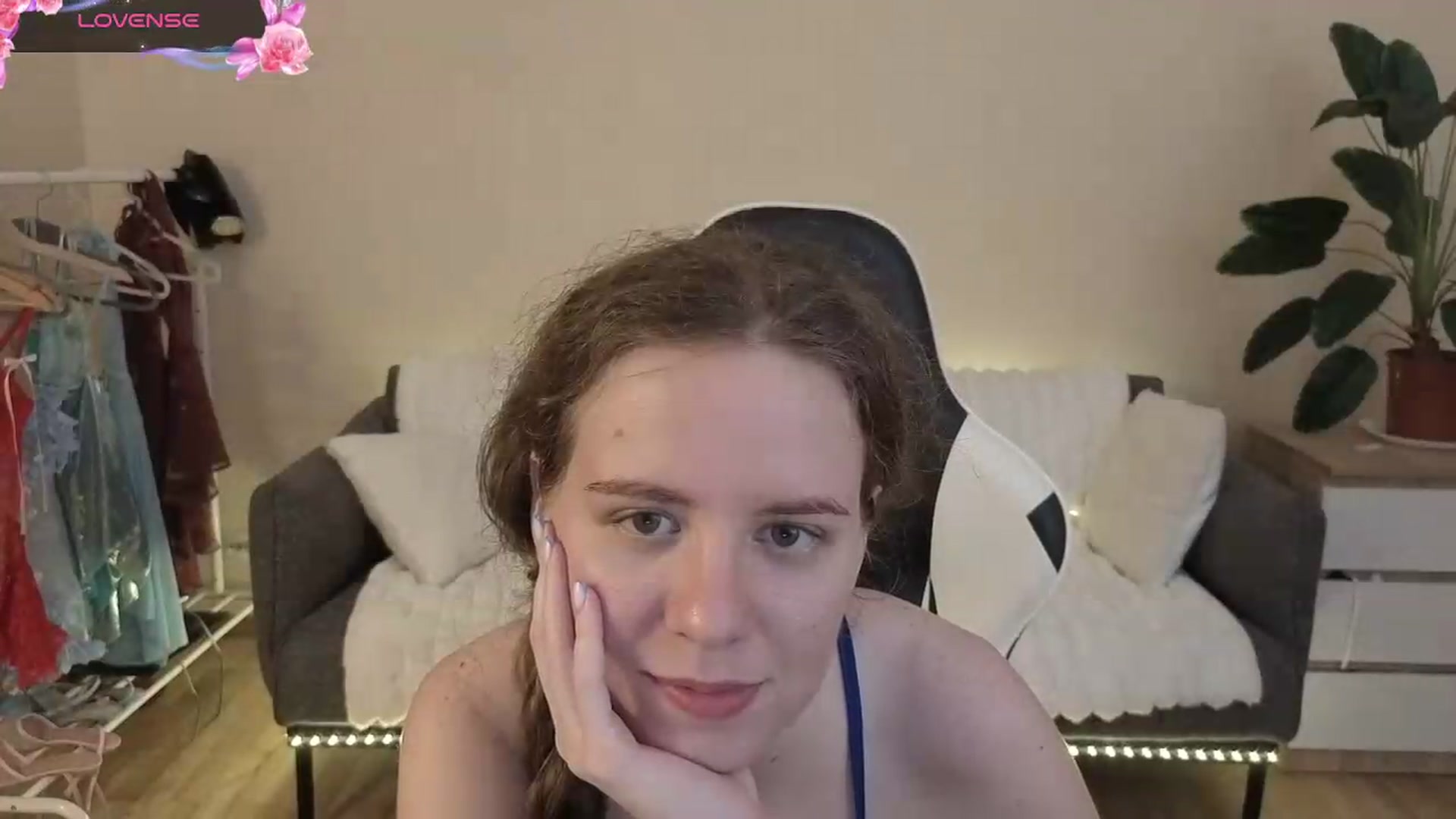 Gallery image thumbnail from BlueFlowerr's myfreecams stream on, 08/06/2026, 18:40 image 17 of 20