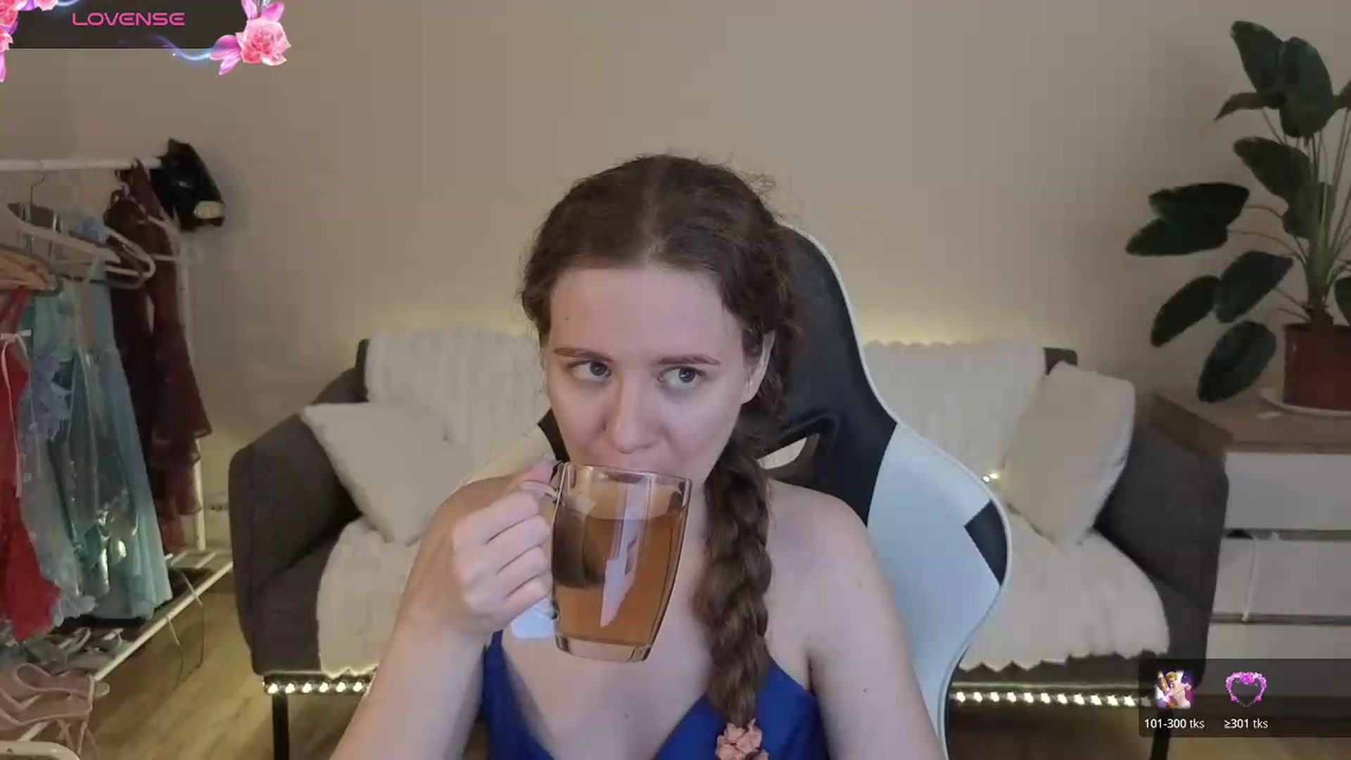 Gallery image thumbnail from BlueFlowerr's myfreecams stream on, 08/06/2026, 19:34 image 4 of 20
