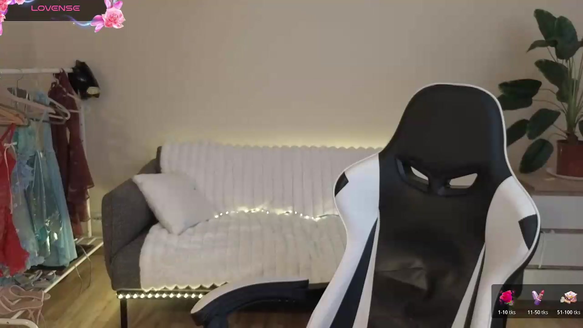 Gallery image thumbnail from BlueFlowerr's myfreecams stream on, 08/06/2026, 19:34 image 12 of 20
