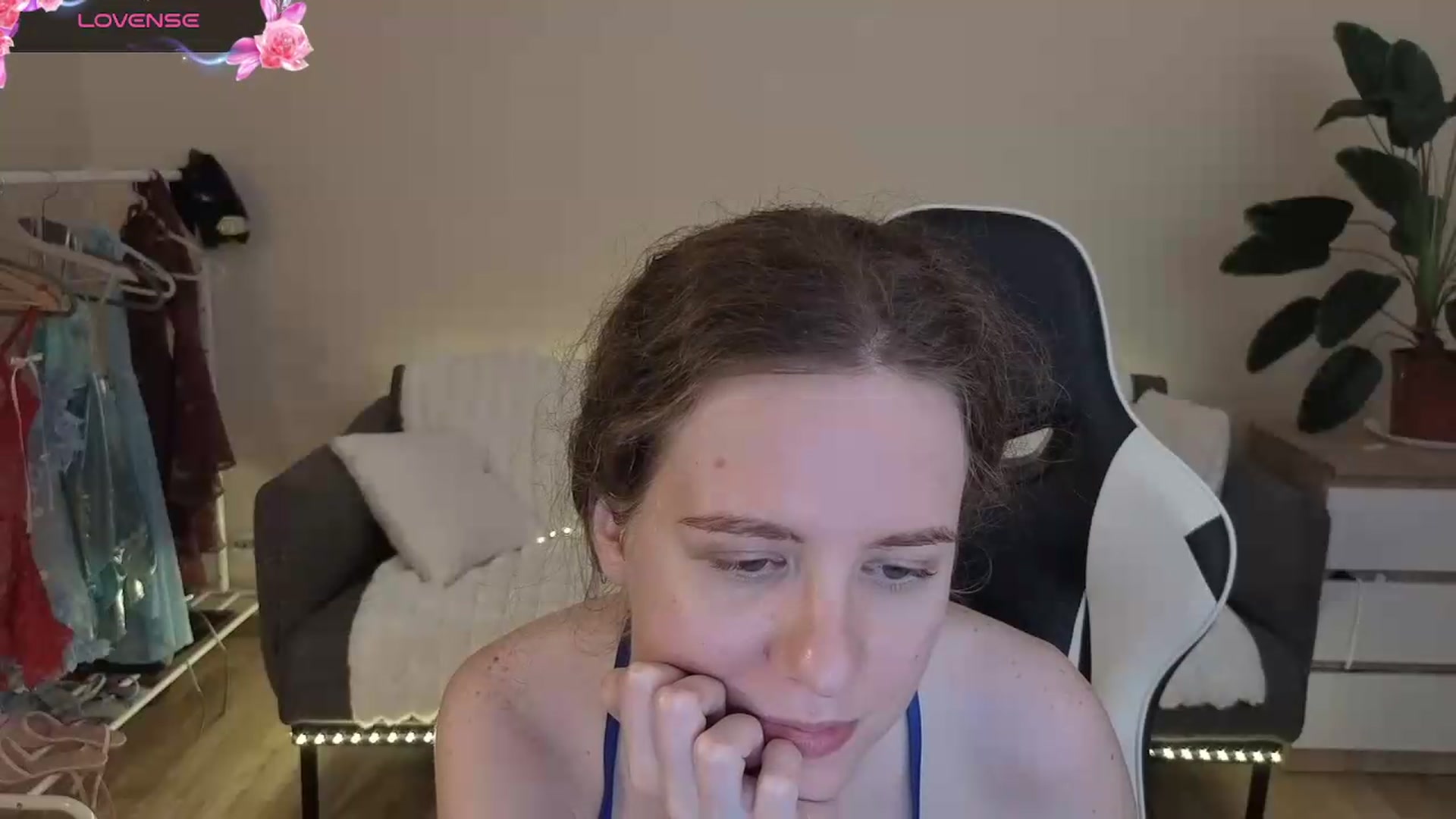 Gallery image thumbnail from BlueFlowerr's myfreecams stream on, 08/06/2026, 19:34 image 14 of 20