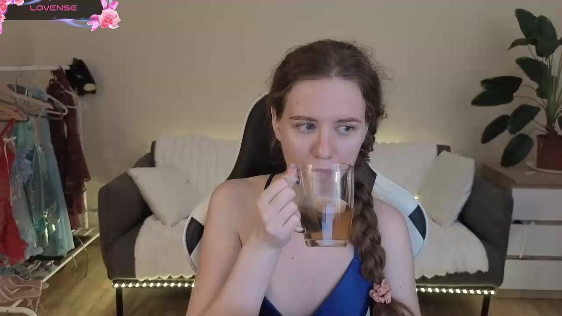 Gallery image thumbnail from BlueFlowerr's myfreecams stream on, 08/06/2026, 19:34 image 19 of 20