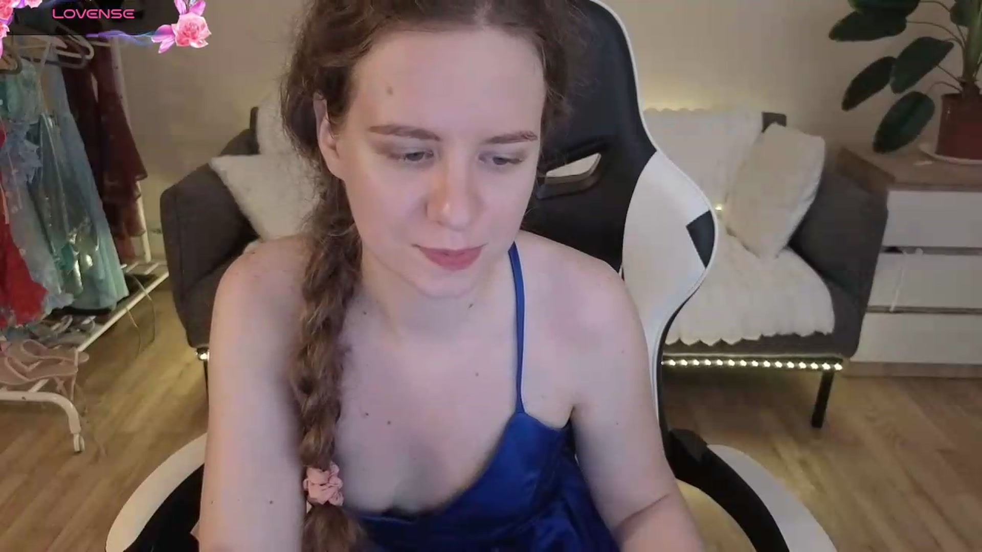 Gallery image thumbnail from BlueFlowerr's myfreecams stream on, 08/06/2026, 20:57 image 18 of 20