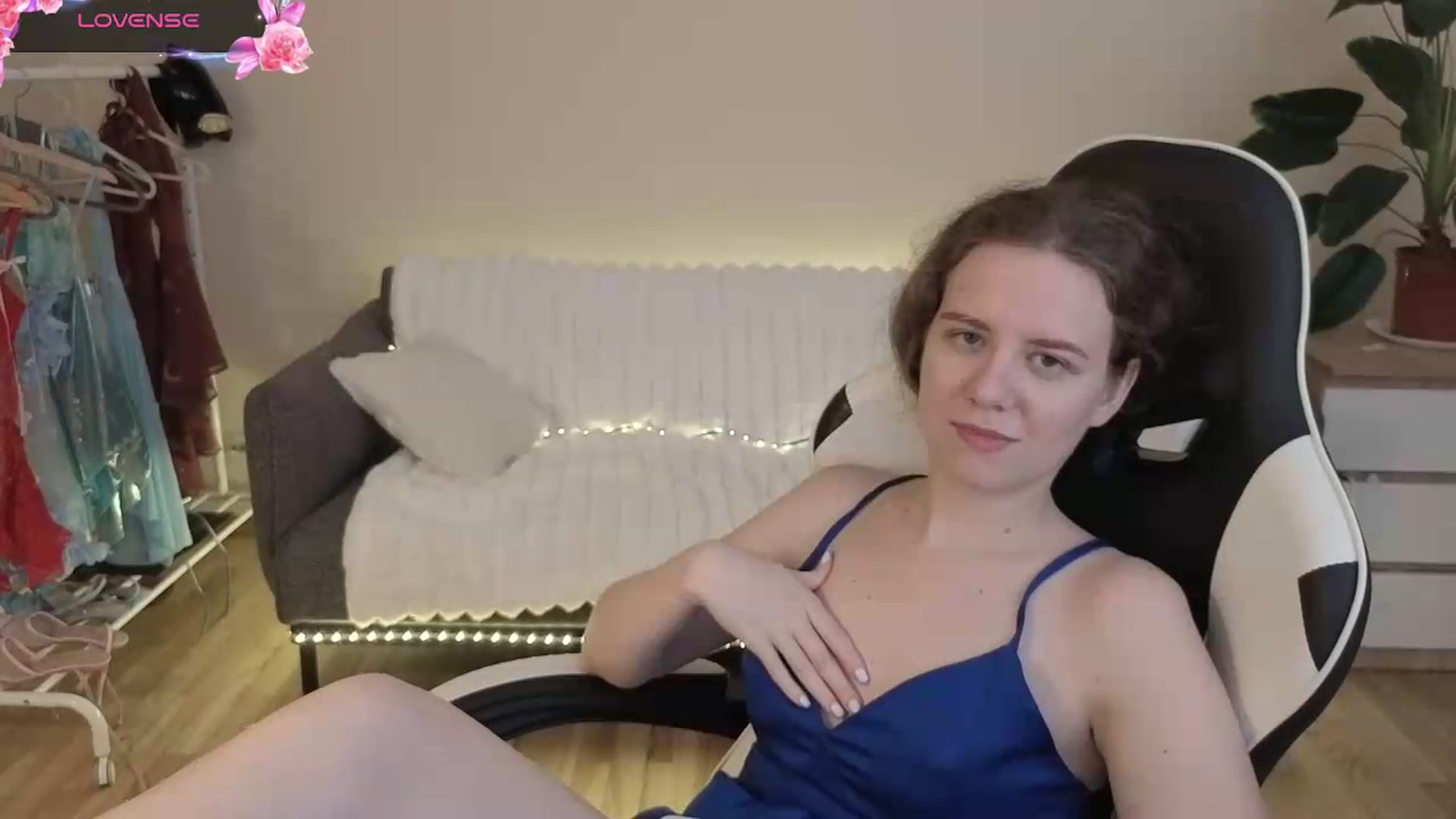 Gallery image thumbnail from BlueFlowerr's myfreecams stream on, 08/06/2026, 21:15 image 13 of 20