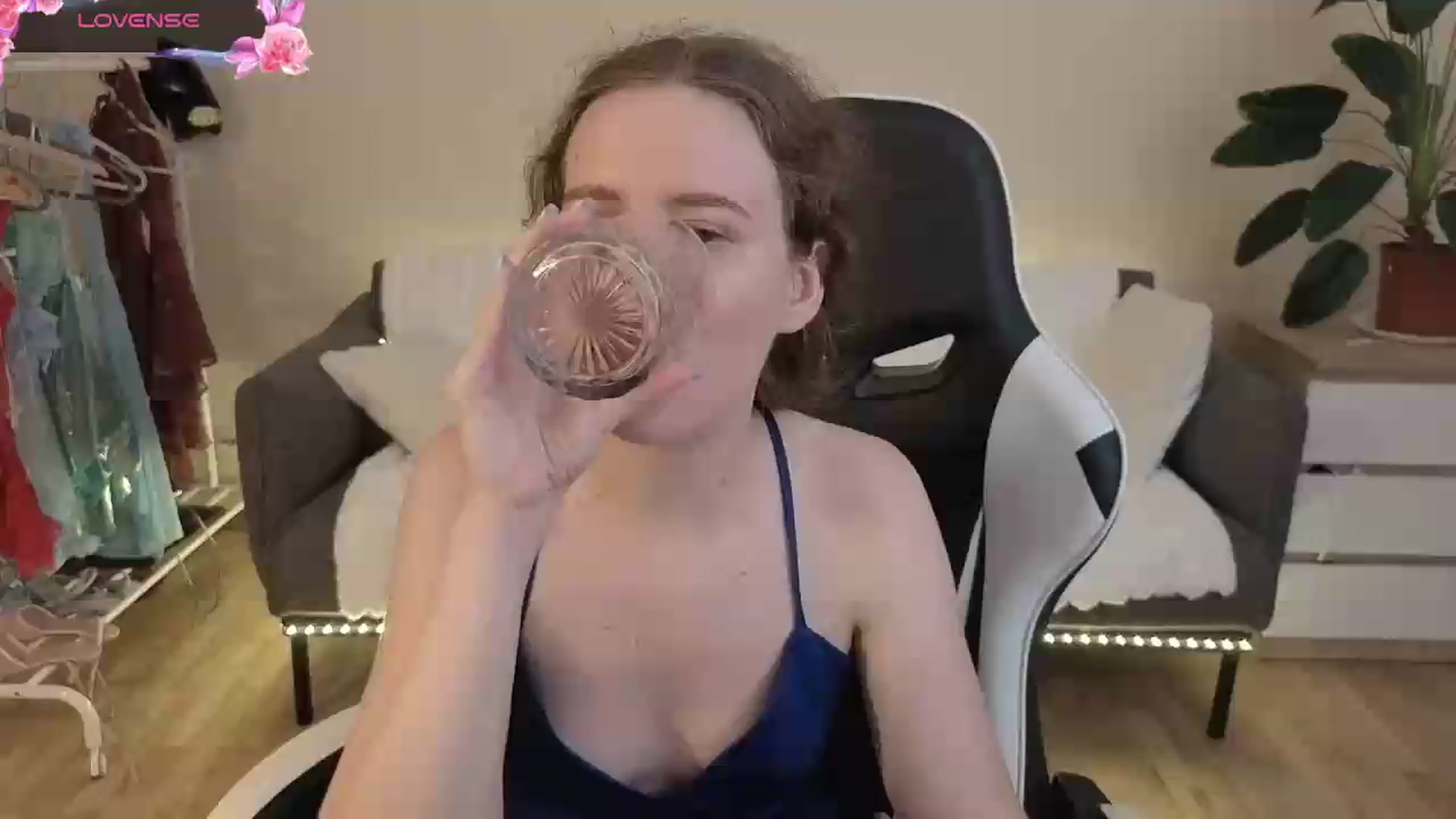 Gallery image thumbnail from BlueFlowerr's myfreecams stream on, 08/06/2026, 21:15 image 1 of 20