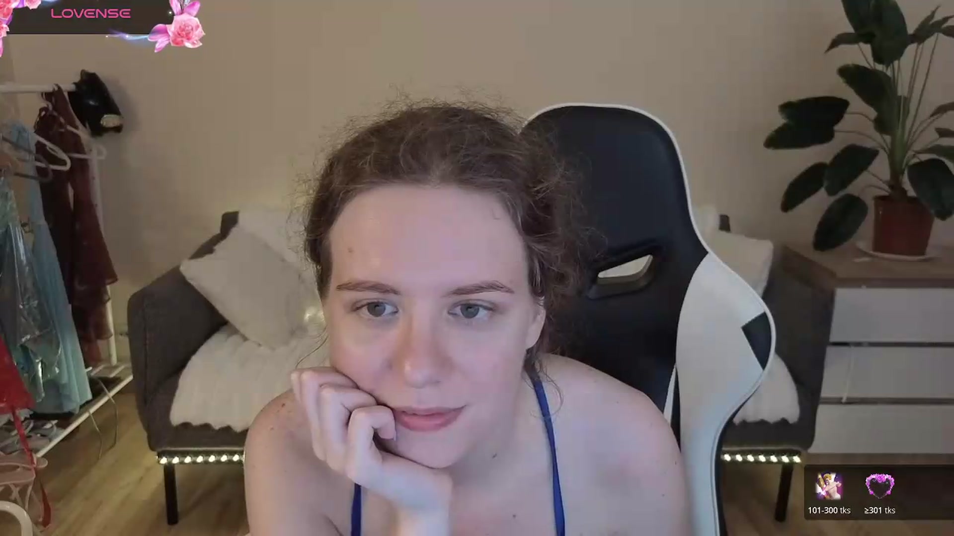 Gallery image thumbnail from BlueFlowerr's myfreecams stream on, 08/07/2026, 24:00 image 13 of 20