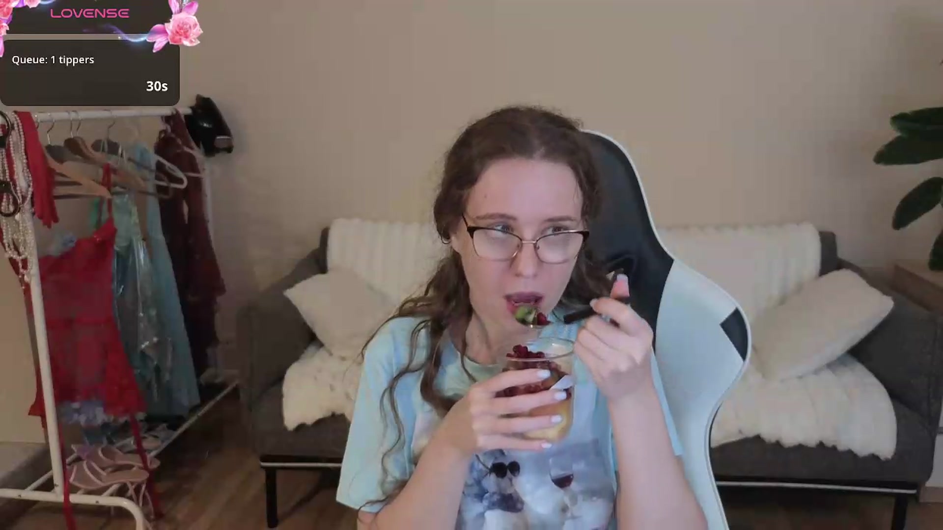 Gallery image thumbnail from BlueFlowerr's myfreecams stream on, 08/07/2026, 23:22 image 17 of 20
