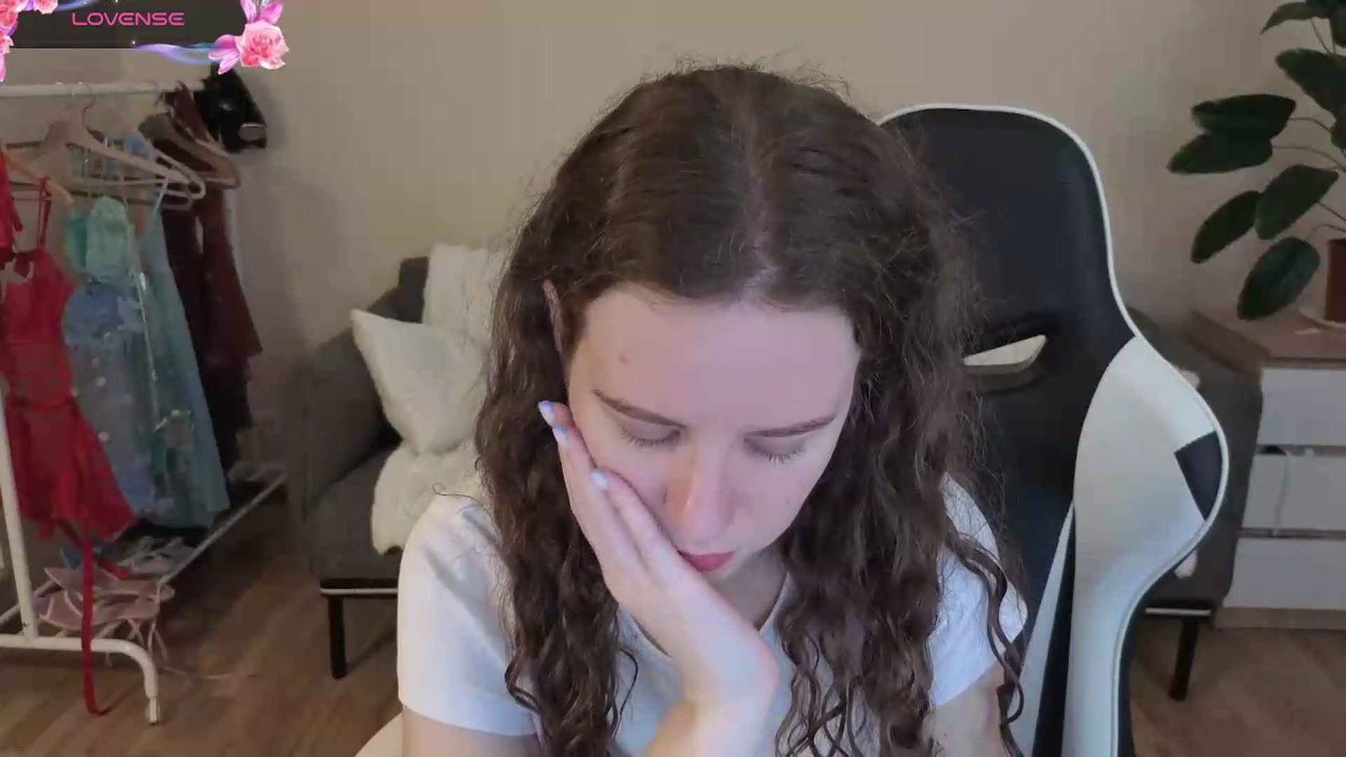 Gallery image thumbnail from BlueFlowerr's myfreecams stream on, 08/08/2026, 18:34 image 3 of 20
