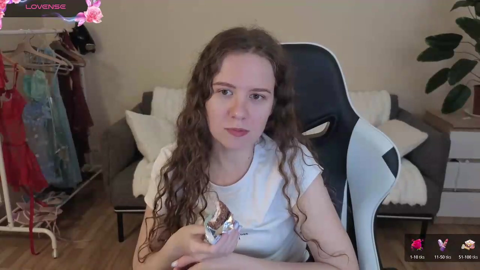 Gallery image thumbnail from BlueFlowerr's myfreecams stream on, 08/08/2026, 18:34 image 12 of 20