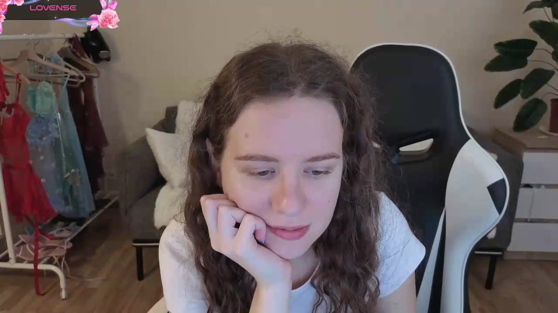 Gallery image thumbnail from BlueFlowerr's myfreecams stream on, 08/08/2026, 18:34 image 5 of 20
