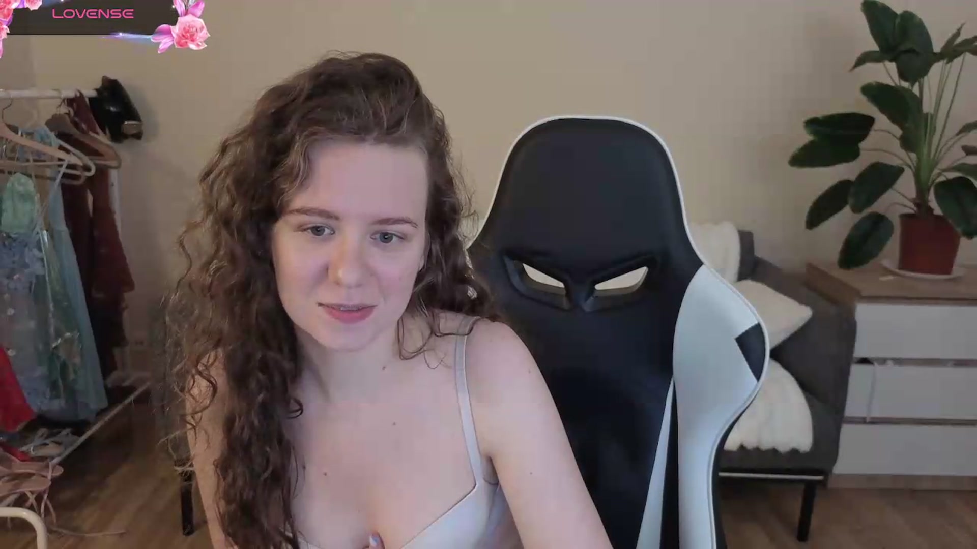 Gallery image thumbnail from BlueFlowerr's myfreecams stream on, 08/08/2026, 20:59 image 19 of 20