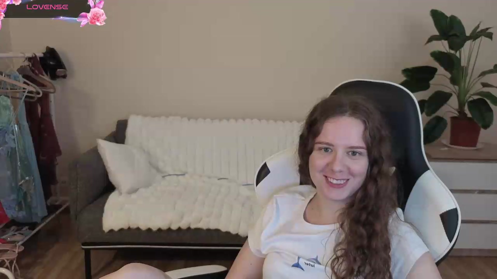Gallery image thumbnail from BlueFlowerr's myfreecams stream on, 08/08/2026, 20:59 image 15 of 20