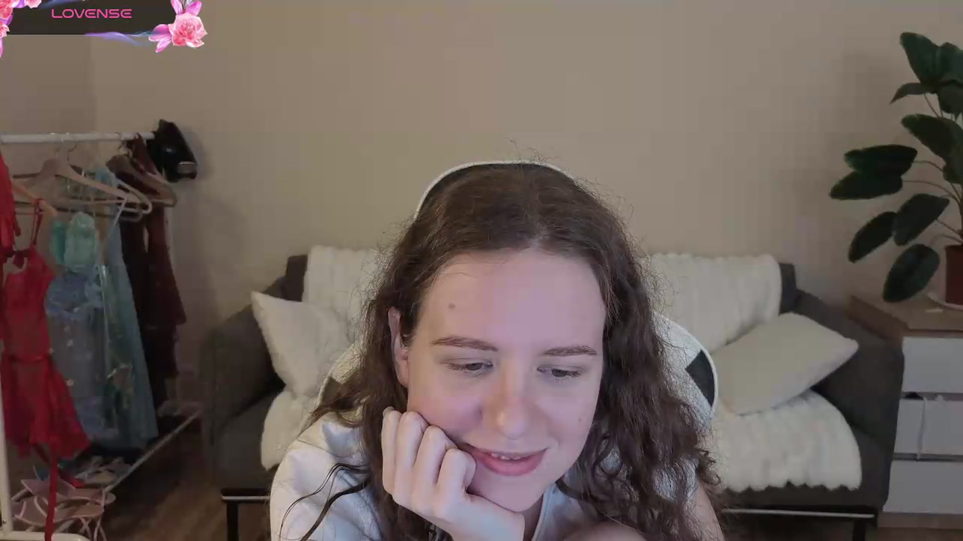 Gallery image thumbnail from BlueFlowerr's myfreecams stream on, 08/08/2026, 20:59 image 2 of 20