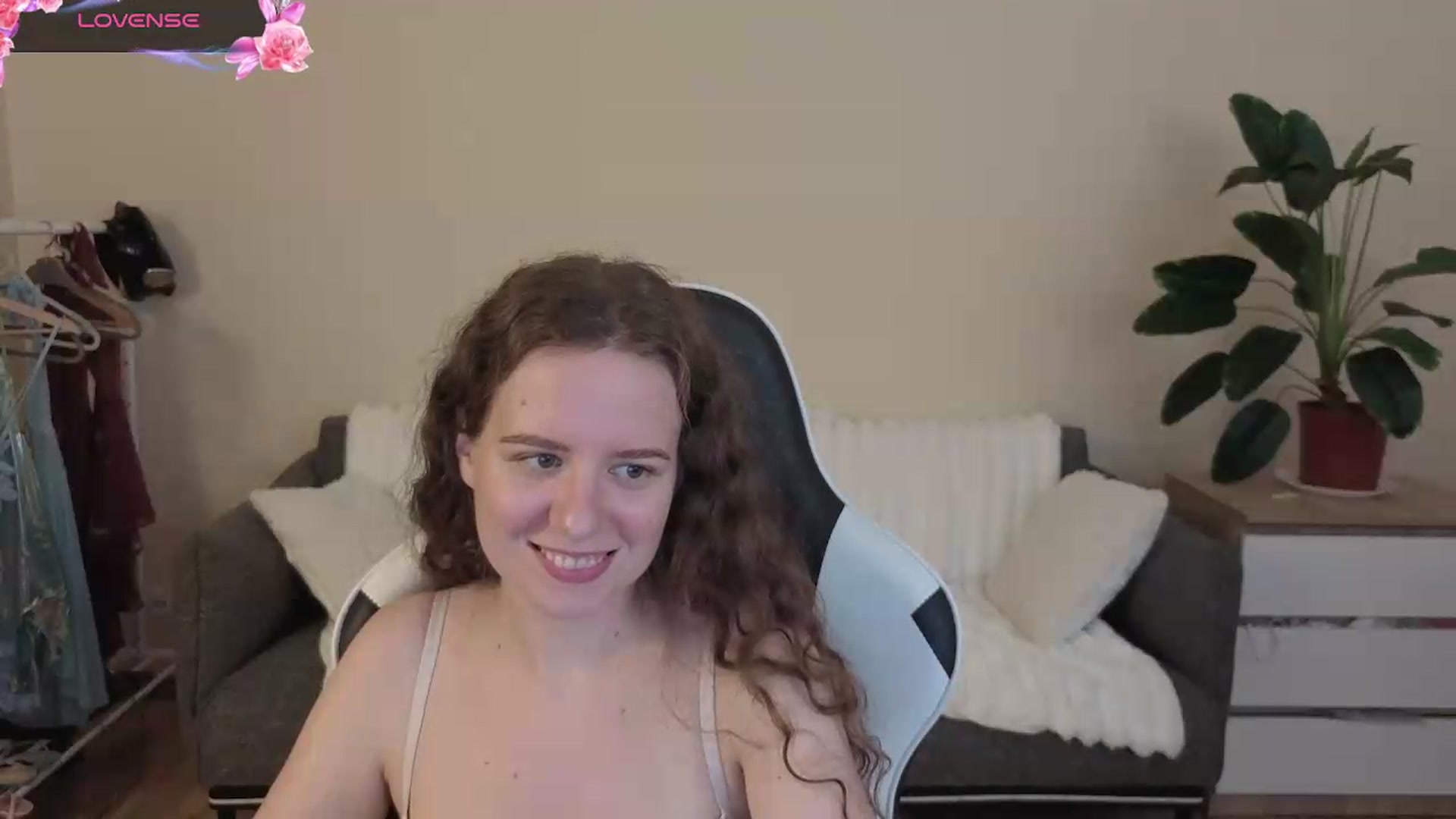 Gallery image thumbnail from BlueFlowerr's myfreecams stream on, 08/09/2026, 24:56 image 4 of 20