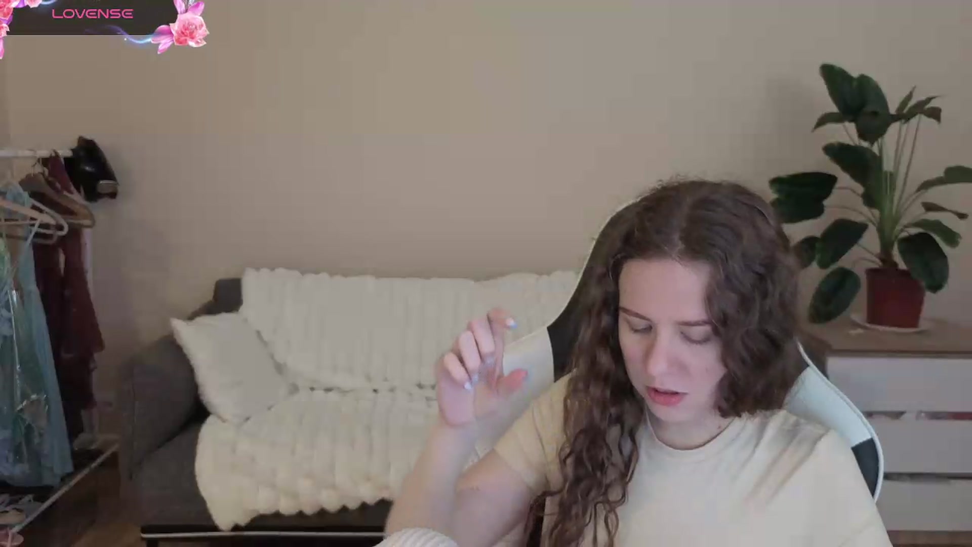 Gallery image thumbnail from BlueFlowerr's myfreecams stream on, 08/09/2026, 16:19 image 16 of 20