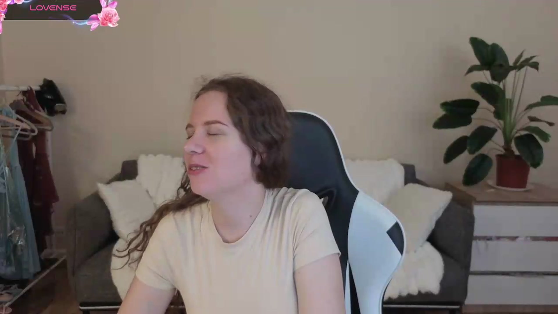 Gallery image thumbnail from BlueFlowerr's myfreecams stream on, 08/09/2026, 16:19 image 4 of 20