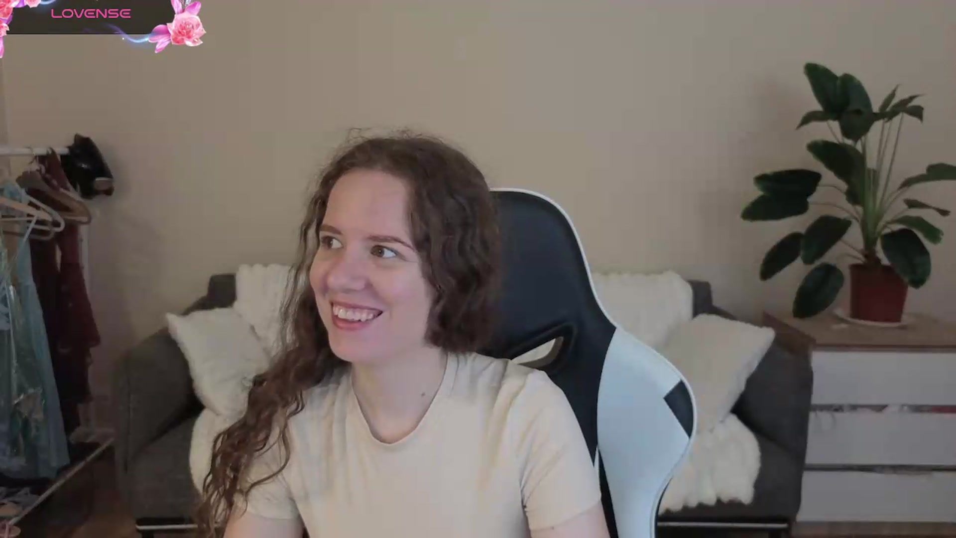 Gallery image thumbnail from BlueFlowerr's myfreecams stream on, 08/09/2026, 16:19 image 6 of 20