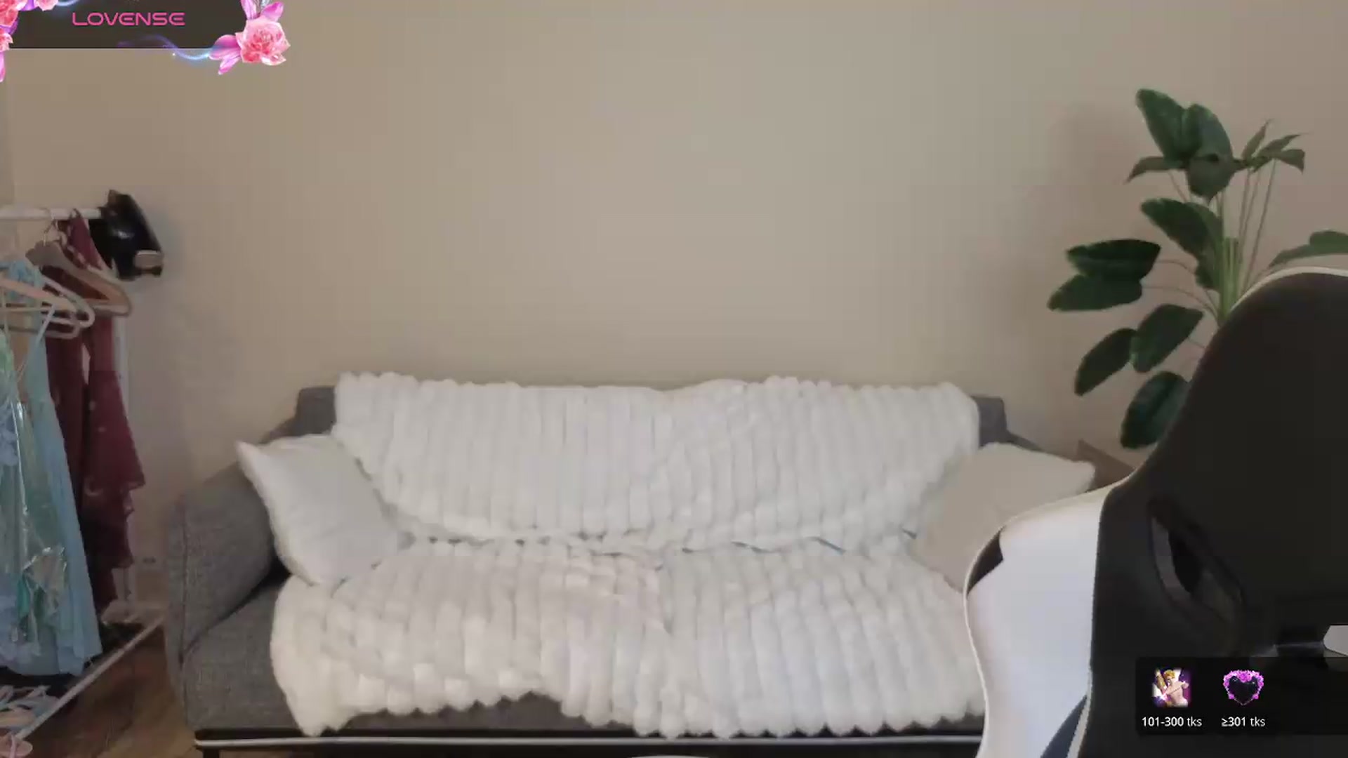 Gallery image thumbnail from BlueFlowerr's myfreecams stream on, 08/09/2026, 16:19 image 14 of 20