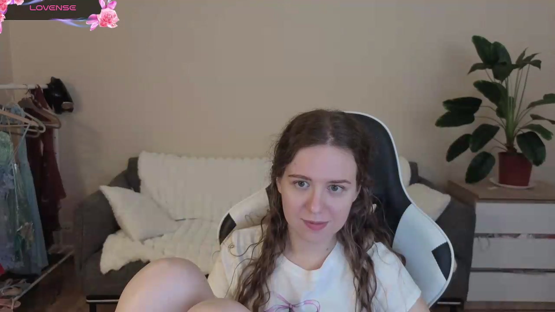 Gallery image thumbnail from BlueFlowerr's myfreecams stream on, 08/10/2026, 20:53 image 6 of 20