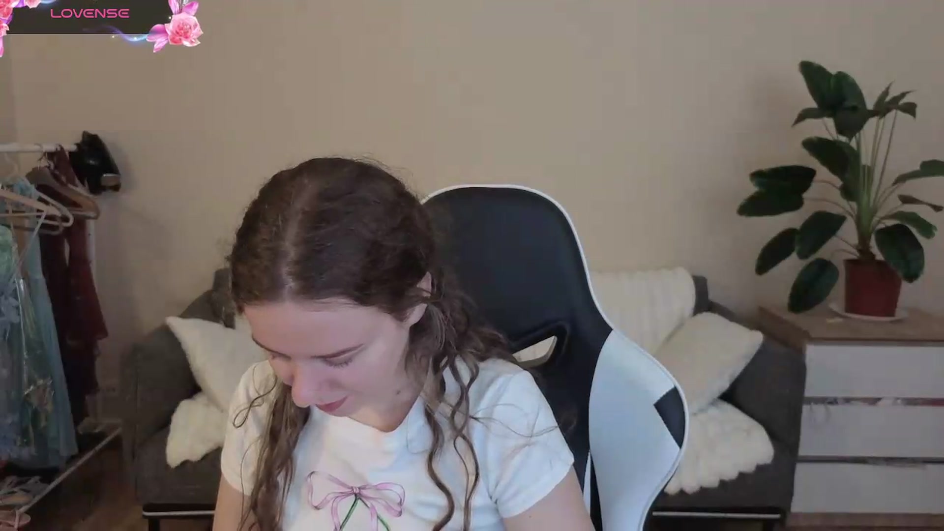 Gallery image thumbnail from BlueFlowerr's myfreecams stream on, 08/10/2026, 20:53 image 3 of 20