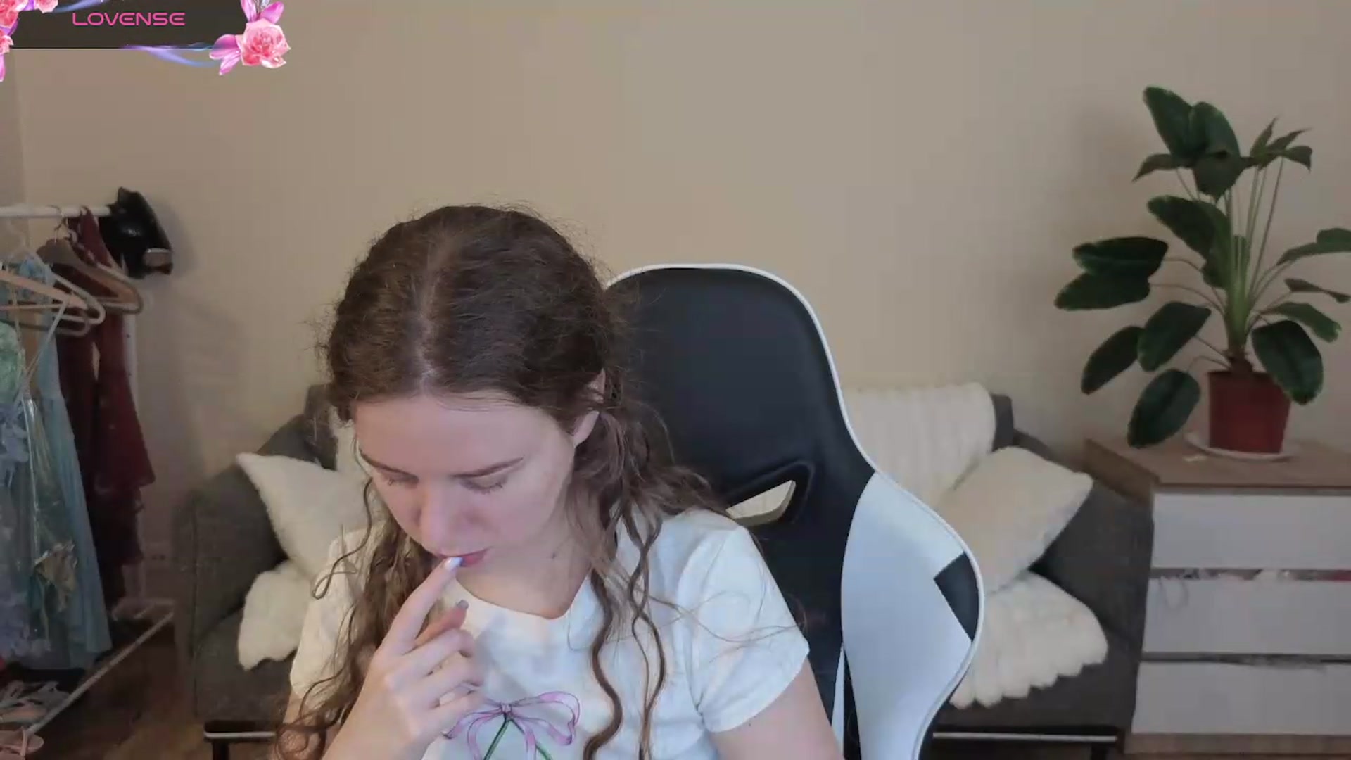 Gallery image thumbnail from BlueFlowerr's myfreecams stream on, 08/10/2026, 20:53 image 4 of 20