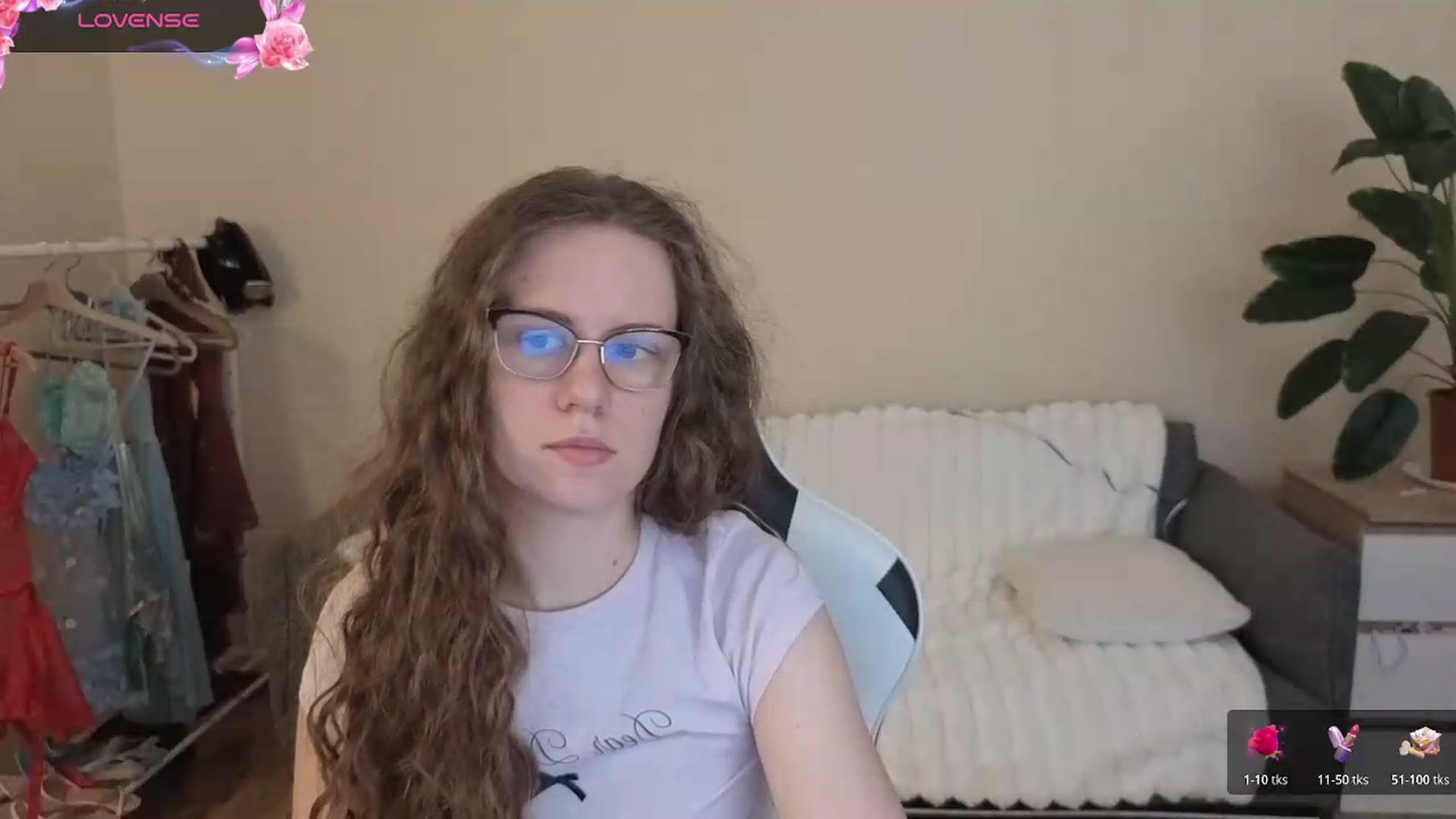 Gallery image thumbnail from BlueFlowerr's myfreecams stream on, 08/11/2026, 18:21 image 19 of 20